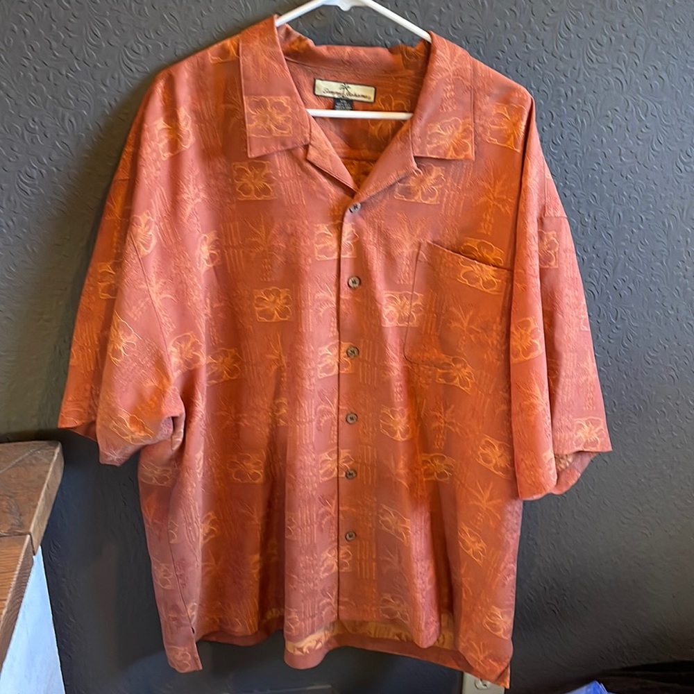 Tommy Bahama silk button down short sleeve camp shirt
